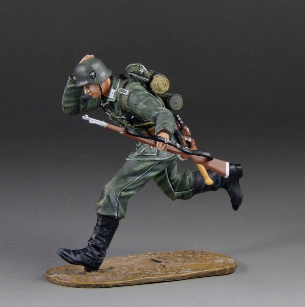 GER028 German Infantry Running with rifle GER028