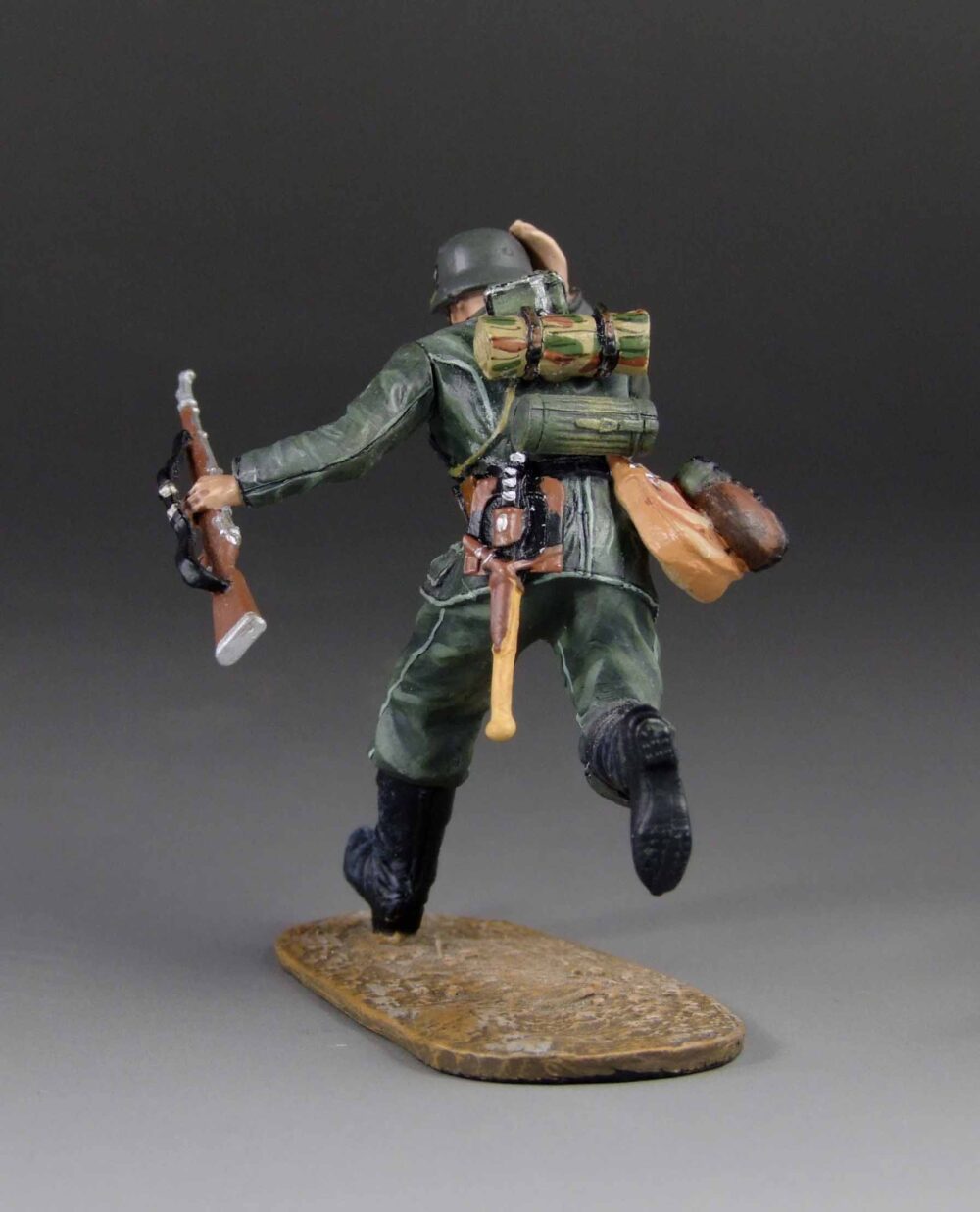GER028 German Infantry Running with rifle GER028 - Image 4