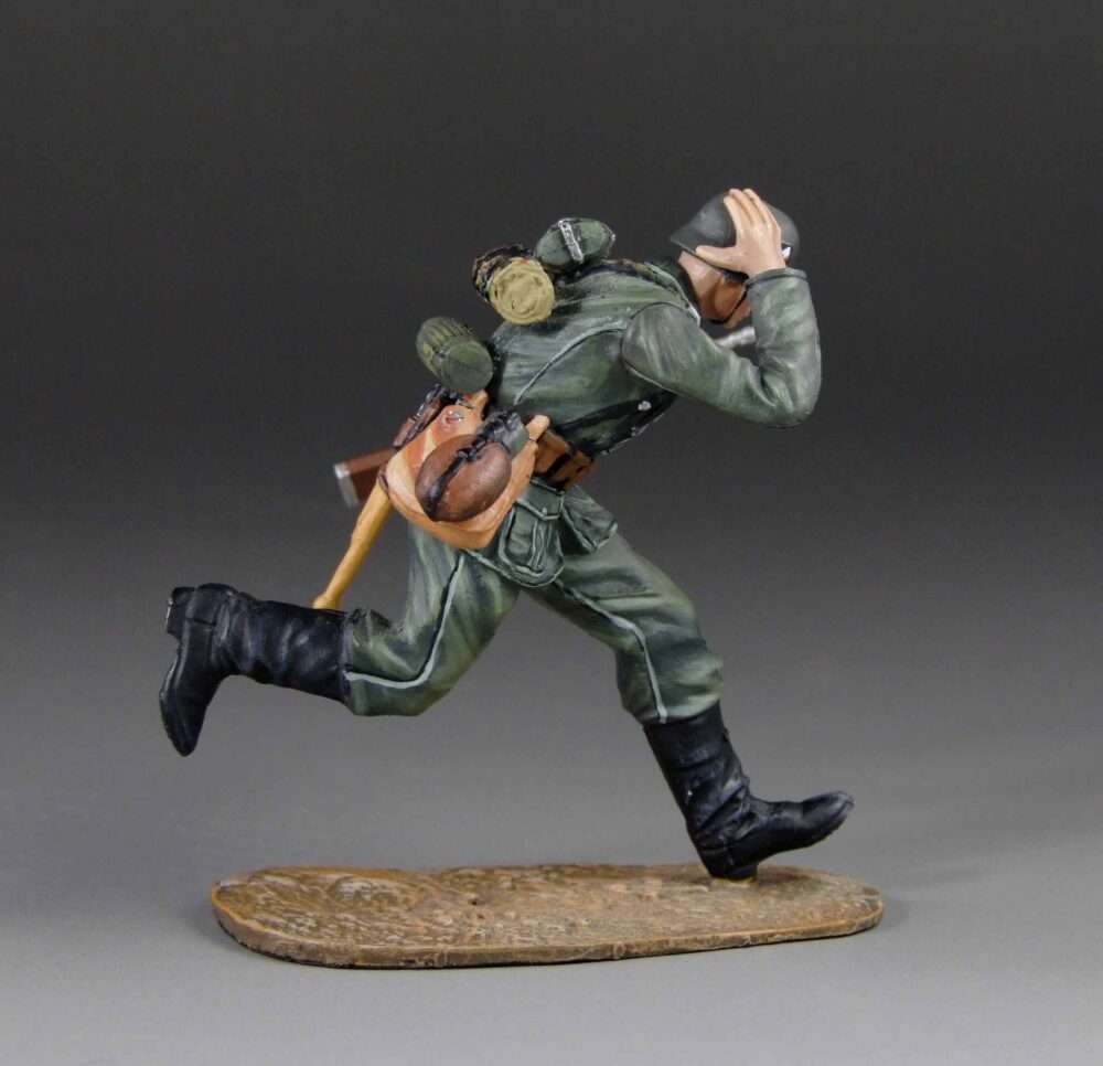 GER028 German Infantry Running with rifle GER028 - Image 3