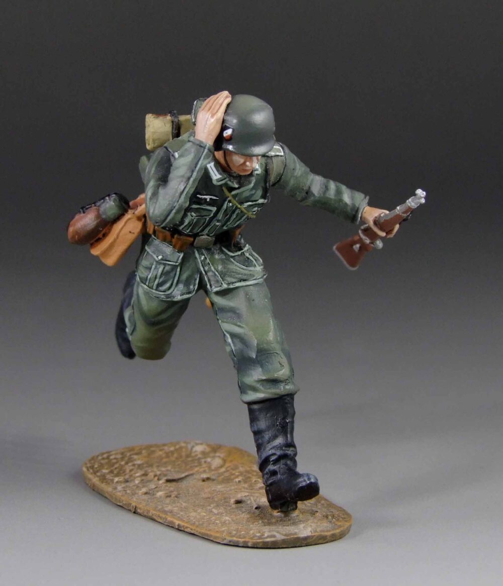 GER028 German Infantry Running with rifle GER028 - Image 2