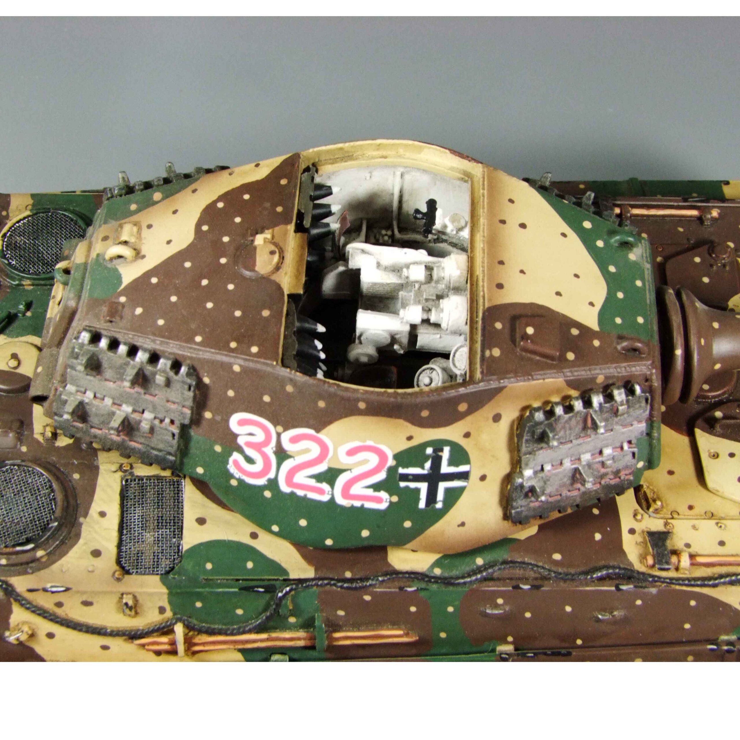 1/30 WW2 German Tank King Tiger Camouflage version by Collectors Showcases - Image 4