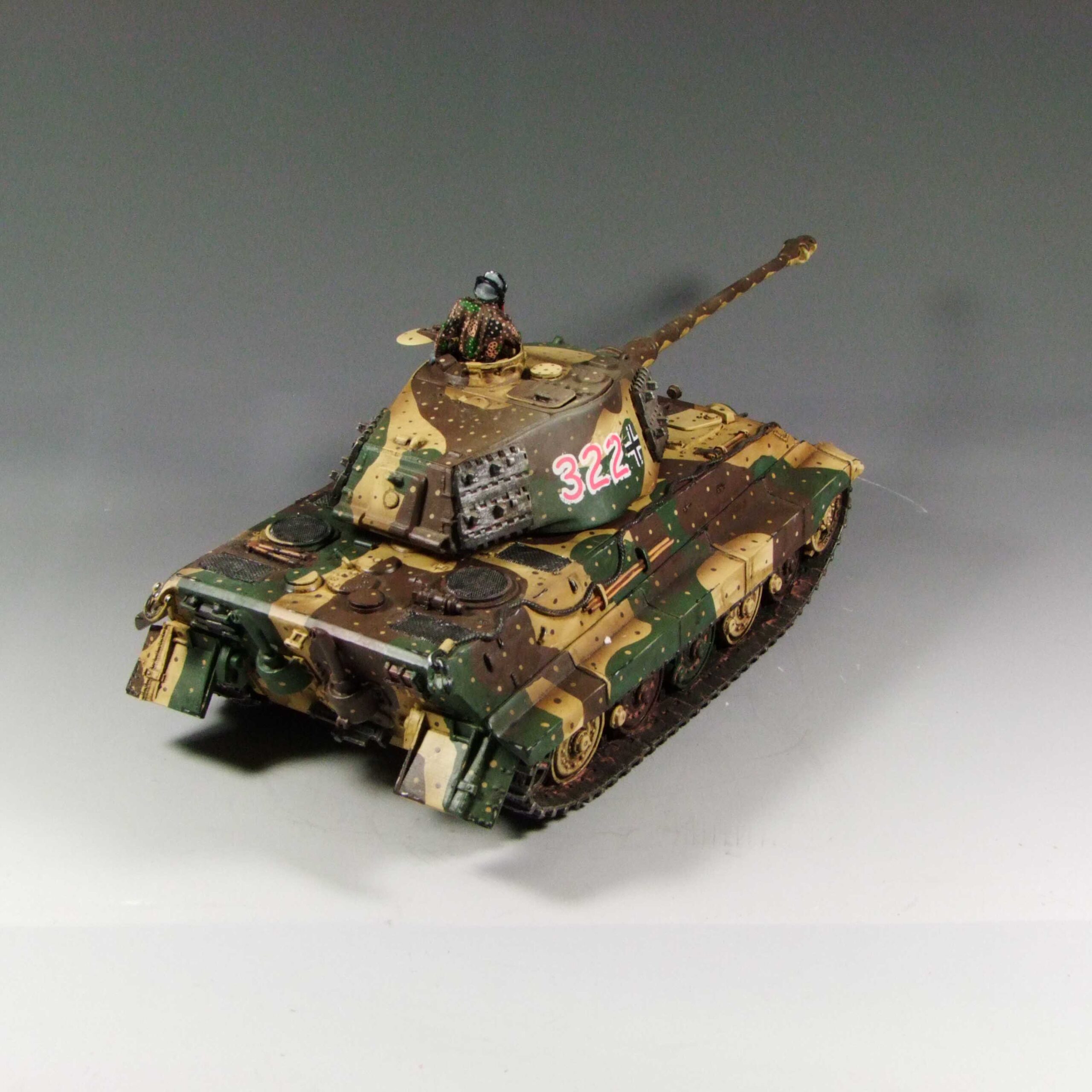 1/30 WW2 German Tank King Tiger Camouflage version by Collectors Showcases - Image 2