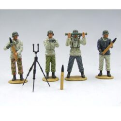 ww2 German artillery set in winter uniform